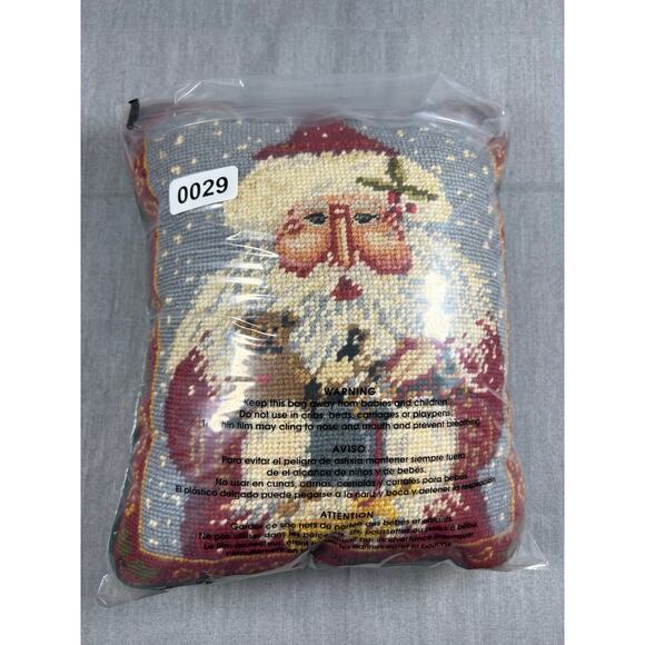 Christmas Needlepoint Santa, Midwest Importers, Size 12" x !0 1/2" - Picture 12 of 12
